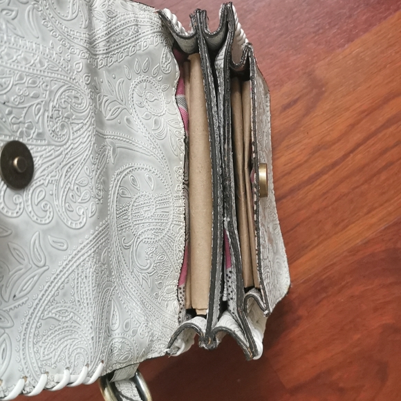 Guess Crossbody Bag - Picture 5 of 7